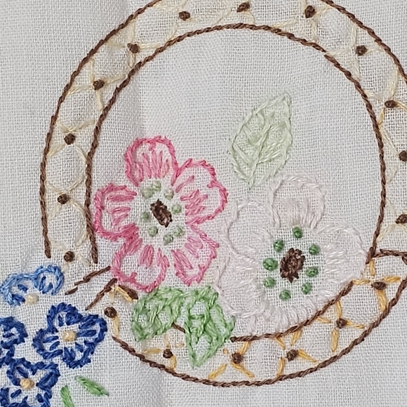 Hand Embroidered 2 Standard Size Vintage Pillowcases Floral Flowers *Read* - Picture 3 of 12